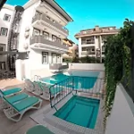 Ulas Aparthotel