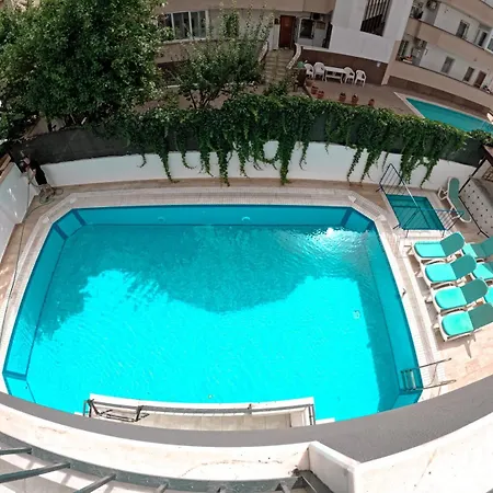 Ulas מלון דירות 3*